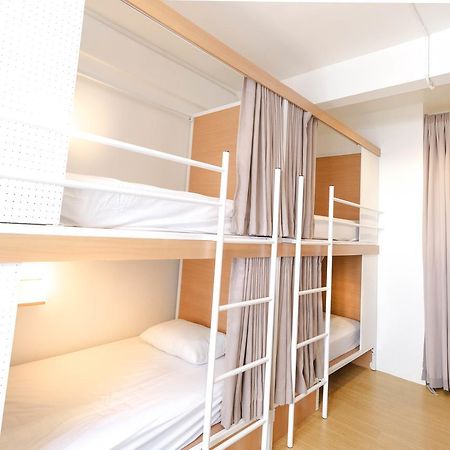 Simple To Sleep Hostel Банкок Екстериор снимка