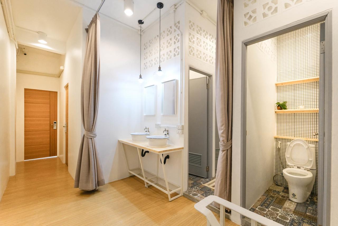 Simple To Sleep Hostel Банкок Екстериор снимка