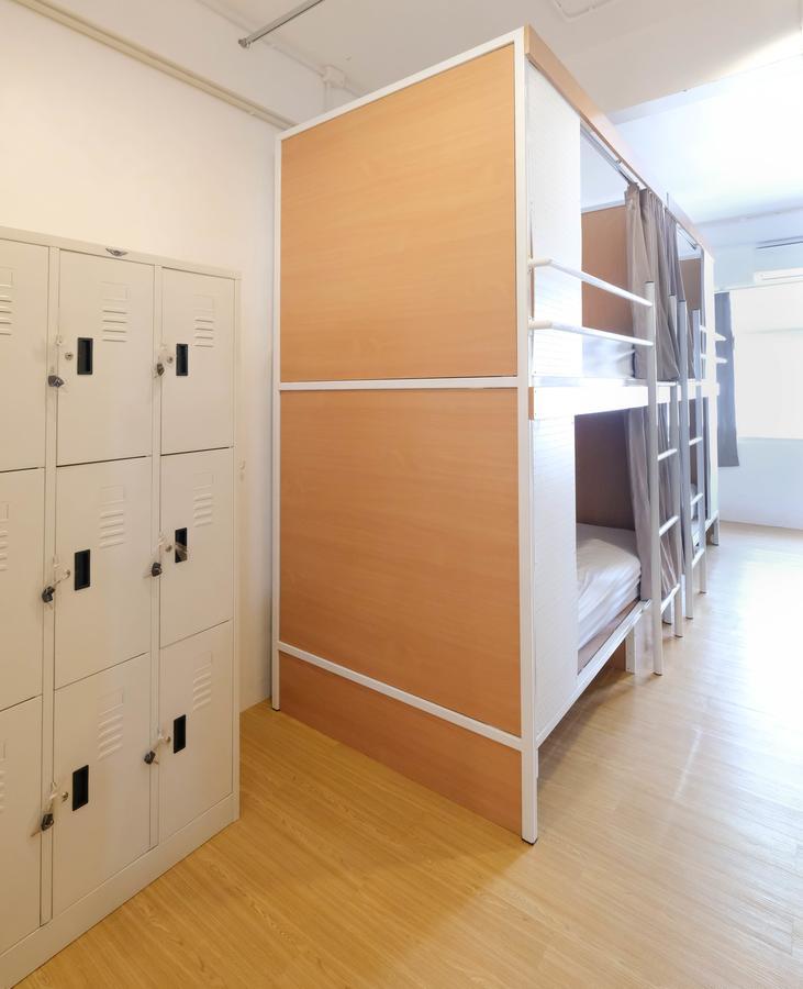 Simple To Sleep Hostel Банкок Екстериор снимка
