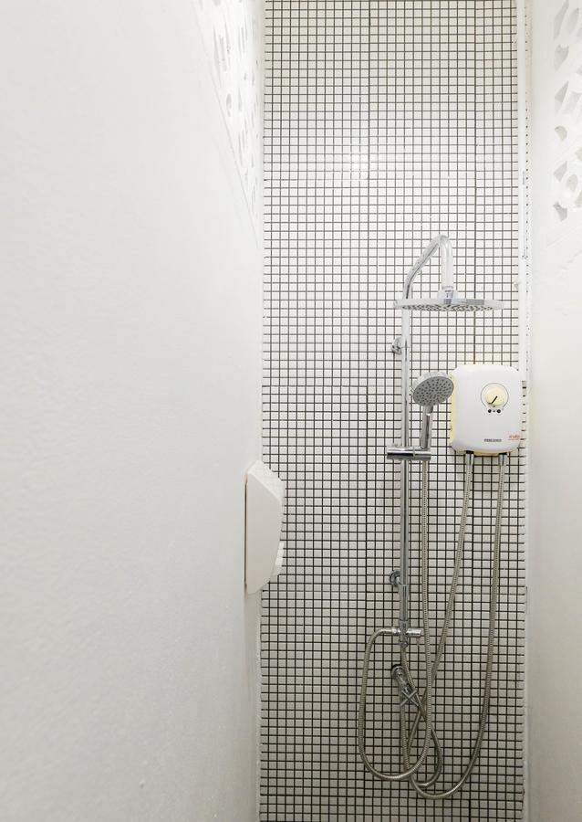Simple To Sleep Hostel Банкок Екстериор снимка
