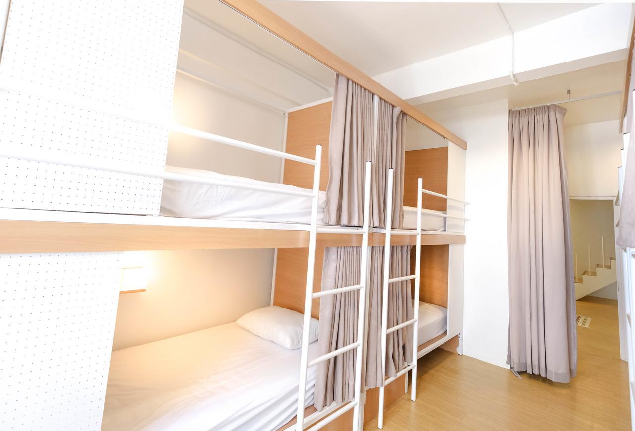 Simple To Sleep Hostel Банкок Екстериор снимка