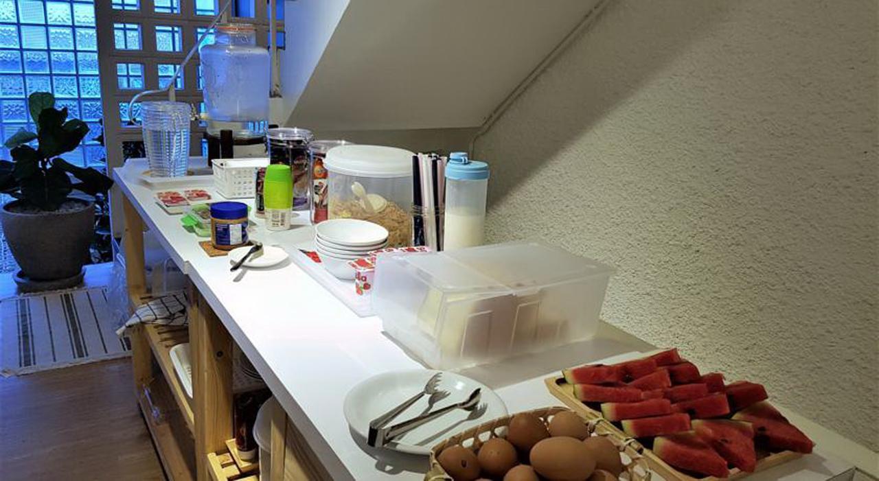 Simple To Sleep Hostel Банкок Екстериор снимка